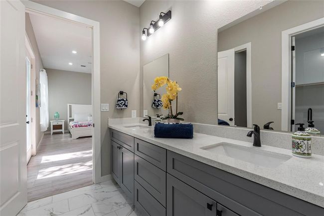 2113 Knollwood St, House other with 4 bedrooms, 2 bathrooms and null parking in Kemah TX | Image 21