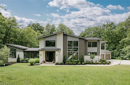 8070 Tulip Lane, Chagrin Falls, OH, 44023 | Card Image
