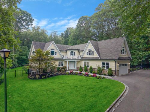 5 Ivory Ct, East Northport, NY, 11731-6331 | Card Image