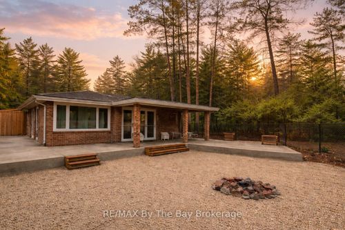 54 Homewood Ave, Wasaga Beach, ON, L9Z2M2 | Card Image