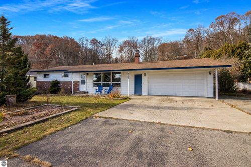 7222 S West Bay Shore Dr, Traverse City, MI, 49684-9564 | Card Image