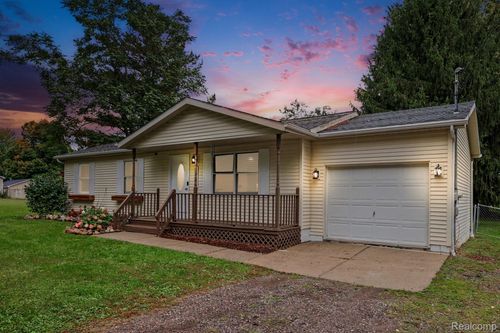 1968 W Grand River Rd, Owosso, MI, 48867-9795 | Card Image
