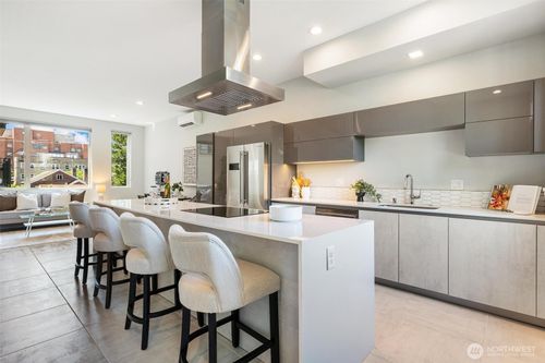 305 17th Ave E, Seattle, WA, 98112-5106 | Card Image