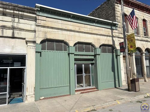 311 Cottonwood St, Strong City, KS, 66869-9646 | Card Image