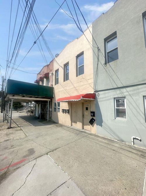 9904 212th St, Queens Village, NY, 11429-1149 | Card Image