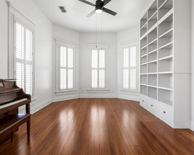 Formal Living Room | Image 18