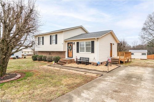420 Ford St, Yadkinville, NC, 27055-7844 | Card Image