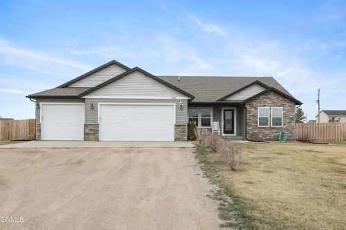 13668 Cherry St Nw, Williston, ND, 58801-9152 | Card Image