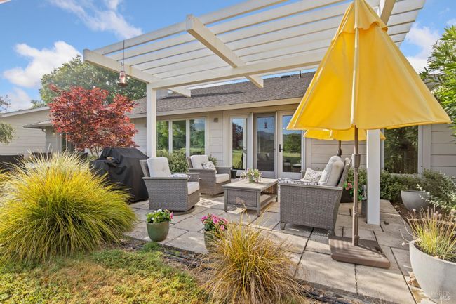 333 Oak Leaf Circle, House other with 3 bedrooms, 2 bathrooms and 4 parking in Santa Rosa CA | Image 24