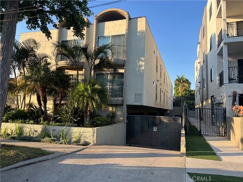 813 E La Palma Dr, Inglewood, CA, 90301-3425 | Card Image