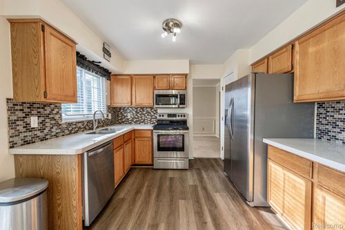 3023 Holben Dr, Lake Orion, MI, 48360-1670 | Card Image