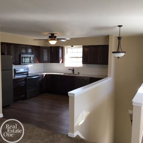 35867 Main St, New Baltimore, MI, 48047-2468 | Card Image