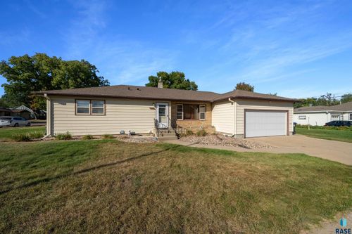 2208 W 33rd St, Sioux Falls, SD, 57105-4401 | Card Image