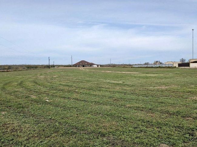 2991 N Highway 83, House other with 3 bedrooms, 2 bathrooms and null parking in Roma TX | Image 35