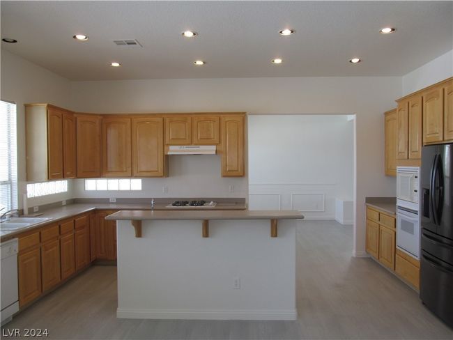 9795 La Cienega St, House other with 5 bedrooms, 3 bathrooms and null parking in Las Vegas NV | Image 9