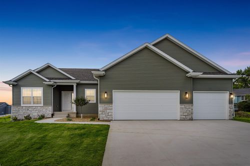 2801 Autumn Woods Dr, Cedar Falls, IA, 50613-2397 | Card Image