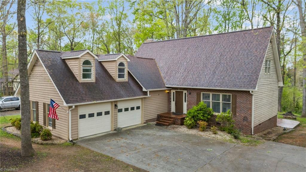 Wood Pointe Ct, Lexington, NC 27295