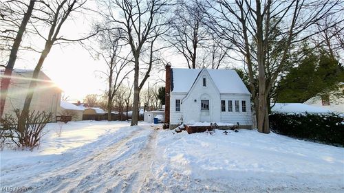 766 Cherokee Trl, Willoughby, OH, 44094-7273 | Card Image