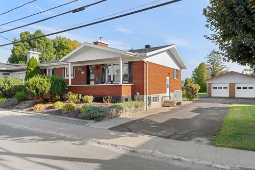 145 12e Av, Deschaillons-Sur-Saint-Laurent, QC, G0S1G0 | Card Image