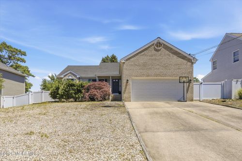 515 Coral Ln, Manahawkin, NJ, 08050-2125 | Card Image