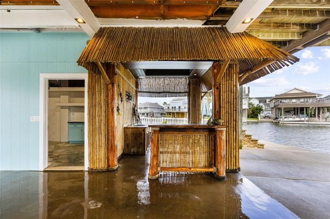 Tiki Bar on Tiki Island | Image 38