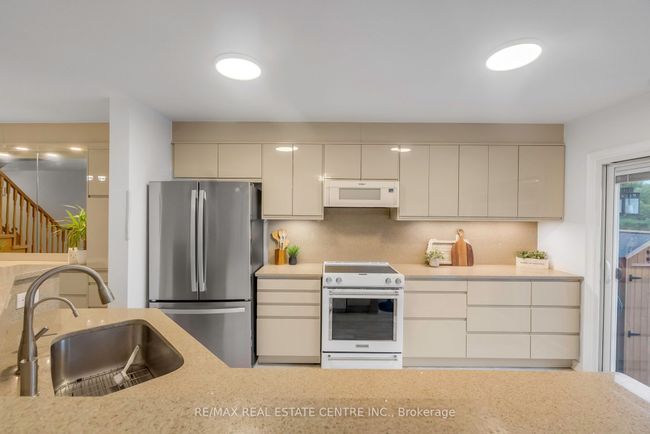 808 Mckay Cres, House attached with 3 bedrooms, 3 bathrooms and 2 parking in Milton ON | Image 26