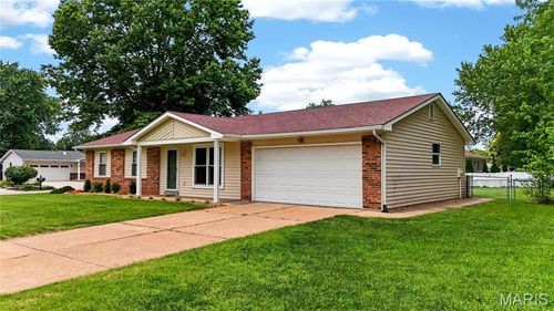 3928 Nugget Dr, Saint Peters, MO, 63376-6726 | Card Image