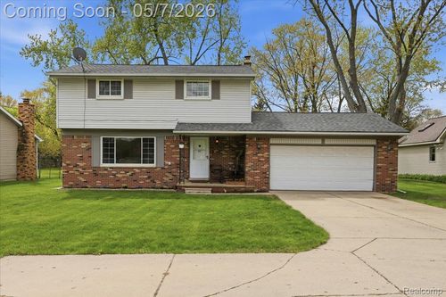 2735 Williams Lake Rd, Waterford Twp, MI, 48329-2665 | Card Image