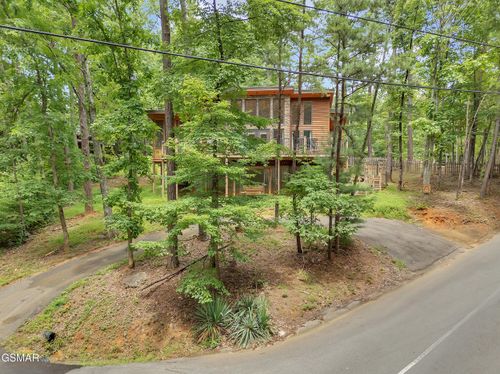 2404 Bobs Pass, Sevierville, TN, 37876-9536 | Card Image