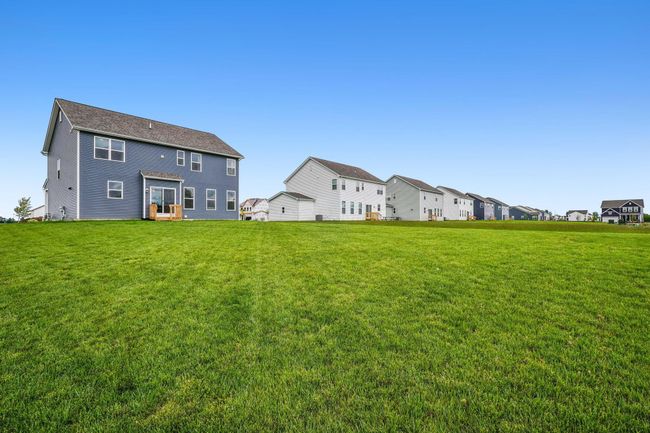 Large back yard | Image 38