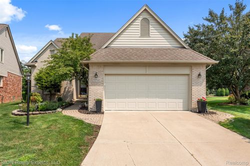 52542 Westcreek Dr, Macomb, MI, 48042-2966 | Card Image