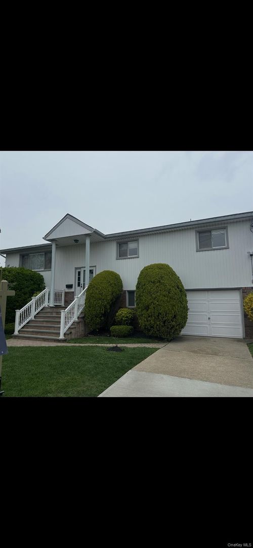 68 Madison Ave, Hempstead, NY, 11550-4812 | Card Image