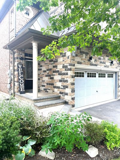 2420 Village Common, Home with 4 bedrooms, 5 bathrooms and 4 parking in Oakville ON | Image 2