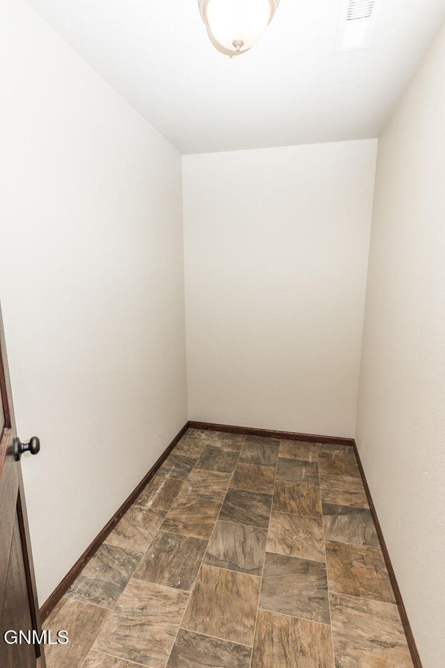 2467 Labrador Dr, House other with 4 bedrooms, 3 bathrooms and null parking in Mandan ND | Image 39