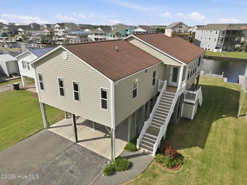 3055 3rd St, Surf City, NC, 28445-8628 | Card Image
