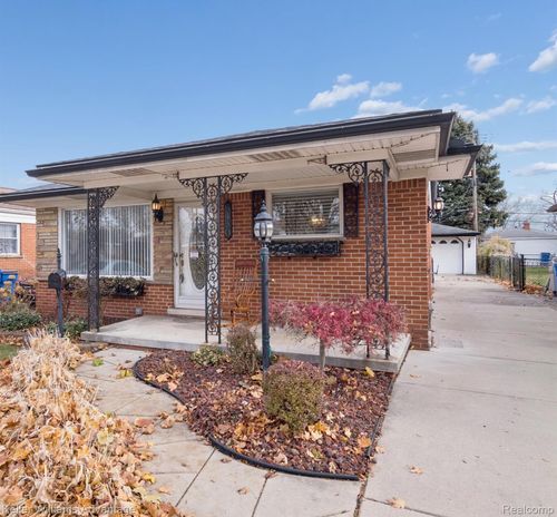 6450 Fenton St, Dearborn Heights, MI, 48127-2115 | Card Image