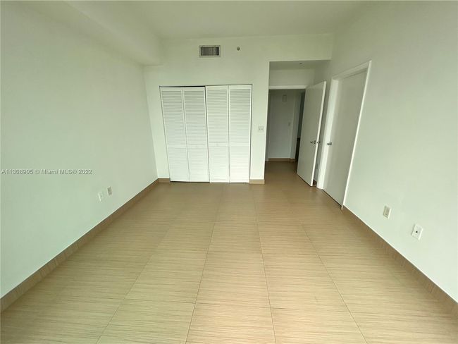APT-3921 - 31 Se 5 Th St, Condo with 3 bedrooms, 3 bathrooms and null parking in Miami FL | Image 16