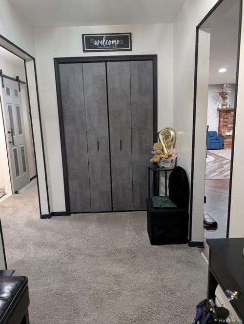 15195 La Grande Plz, Warren, MI, 48088-3962 | Card Image