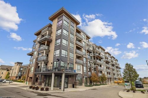 102-40 Esplanade Lane, Grimsby, ON, L3M0G9 | Card Image