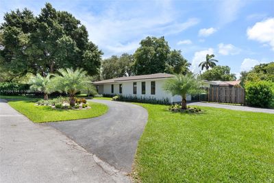 7638 Sw 167th St, House other with 3 bedrooms, 2 bathrooms and null parking in Palmetto Bay FL | Image 2