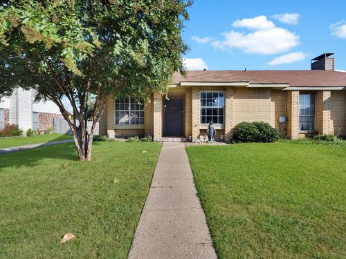 3905 Queens Ct, Garland, TX, 75043-2938 | Card Image