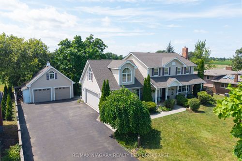 2231 Seventh St, Niagara Falls, ON, L2R6P7 | Card Image