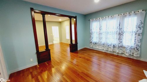 107 W Oak St, Red Oak, IA, 51566-1430 | Card Image