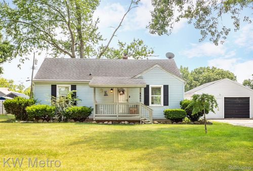 4865 Maycrest Dr, Waterford, MI, 48328-1022 | Card Image
