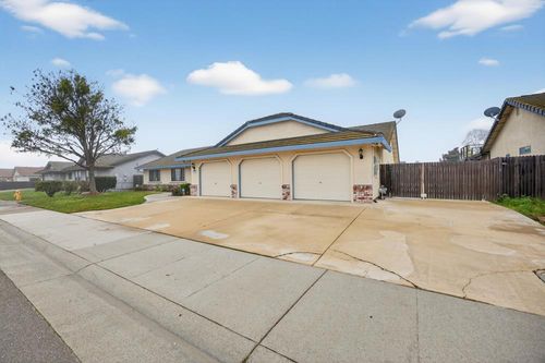 740 Lake Canyon Ave, Galt, CA, 95632-8137 | Card Image