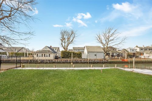 21 Norman Ave, Amityville, NY, 11701-4206 | Card Image