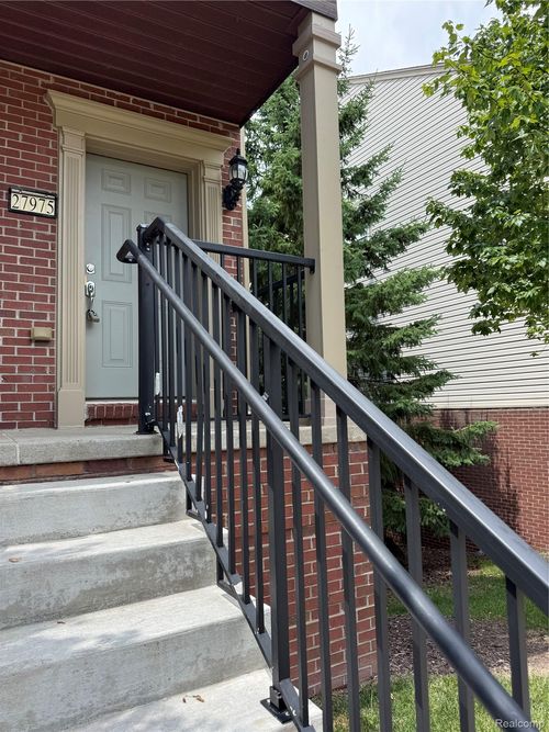 27975 Hopkins Dr, Novi, MI, 48377-2564 | Card Image