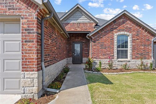 2701 Falling Leaves Dr, Weatherford, OK, 73096-3191 | Card Image