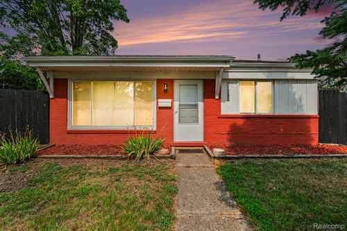 31282 Fernwood St, Westland, MI, 48186-5071 | Card Image
