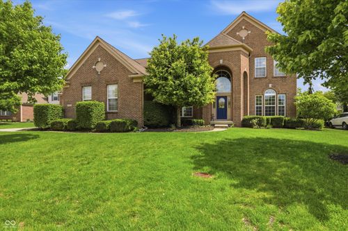 9449 Shadow Rock Cir, Zionsville, IN, 46077-9195 | Card Image